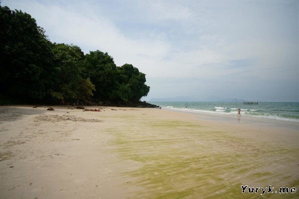 Пляж Pasir Tengkorak на Лангкави