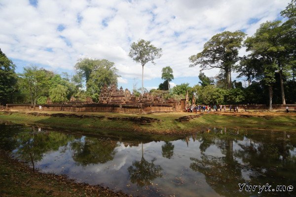 Banteay Srei (Бантеай Срей) - периметр храма