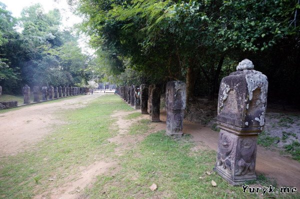 Аллея к храму Preah Khan