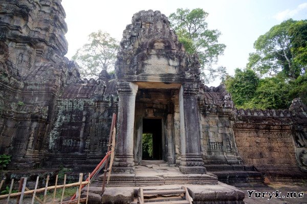 Проход к храму Preah Khan
