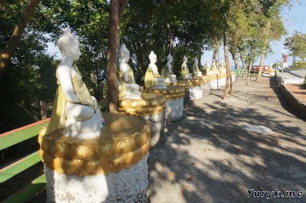 Белая Пагода Лаем Сор на холме - статуи Будды